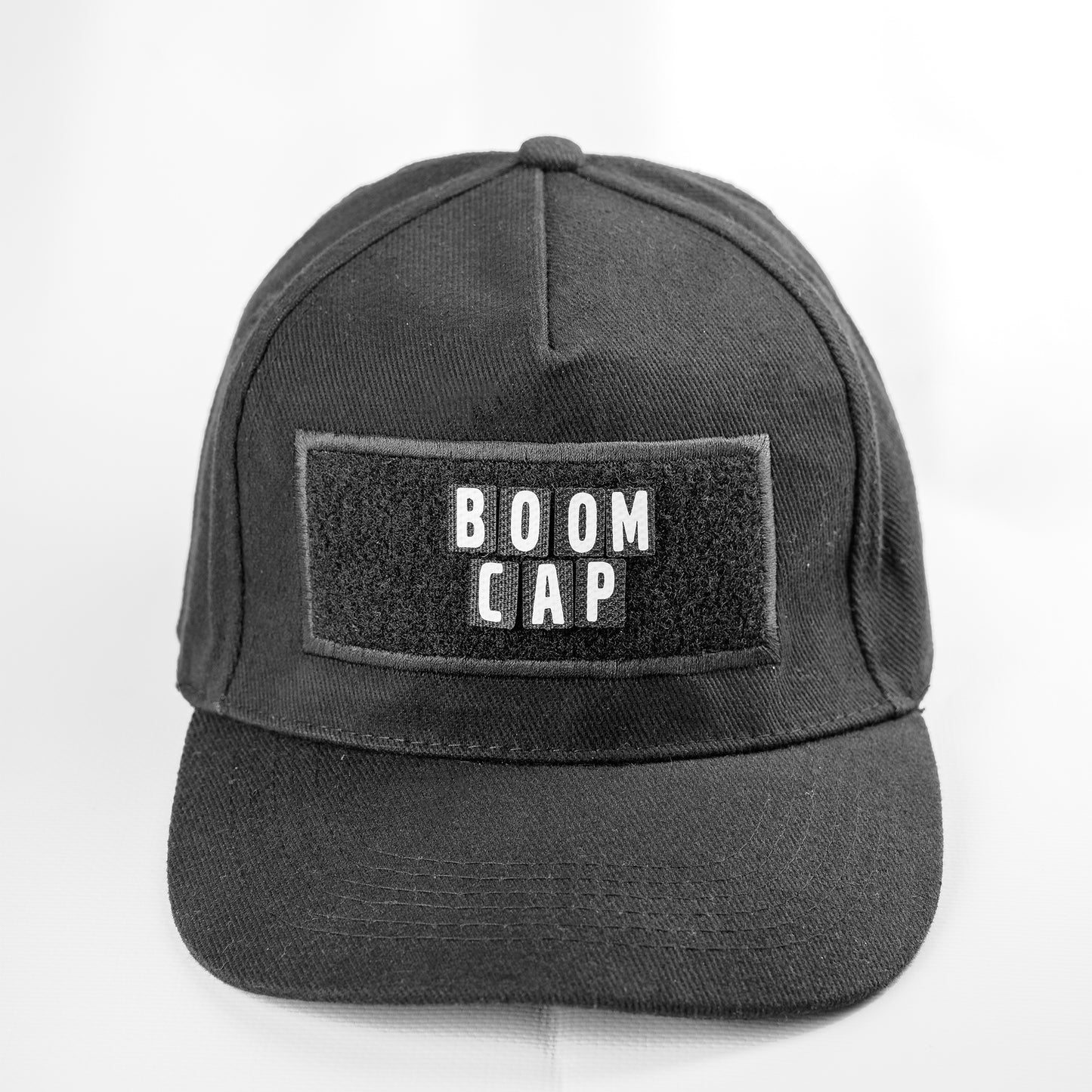 Черна шапка Boom Cap