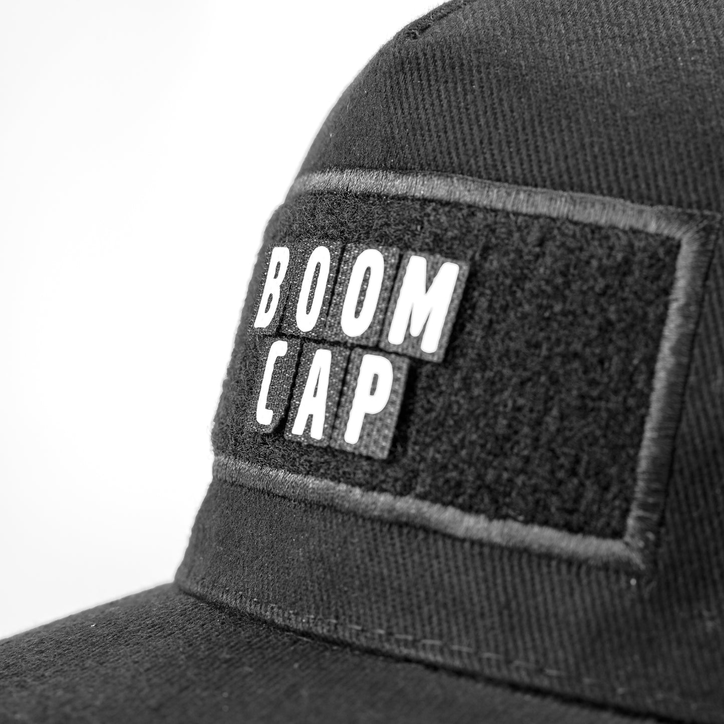 Черна шапка Boom Cap